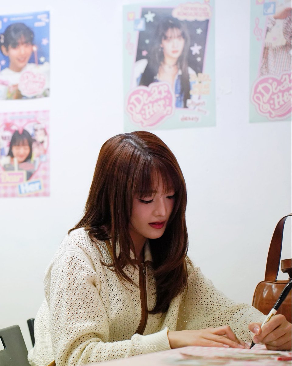 writing ✍🏻 thank you message in 3 languages for nebobo 

#아이들 #idle
#MINNIE #민니 #มินนี่
#DEARHER