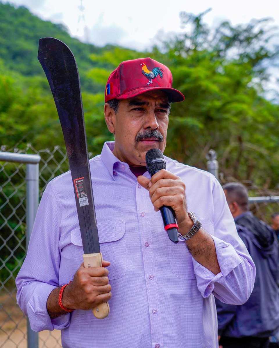 Osnelrodriguez's tweet image. El presidente Nicolás Maduro conoce cada espacio del territorio, conoce los rostros del pueblo, sus necesidades y sus fortalezas ¡Ya no somos una colonia petrolera de los gringos! Esa condición la dejamos atrás gracias al Comandante Hugo Chávez. #PoderPopular