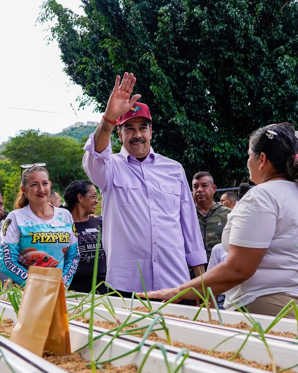 Osnelrodriguez's tweet image. El presidente Nicolás Maduro conoce cada espacio del territorio, conoce los rostros del pueblo, sus necesidades y sus fortalezas ¡Ya no somos una colonia petrolera de los gringos! Esa condición la dejamos atrás gracias al Comandante Hugo Chávez. #PoderPopular