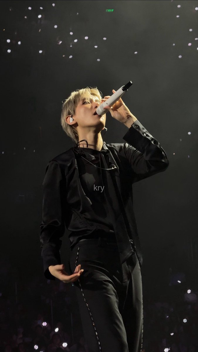 6thbbh's tweet photo. 251018 my superstar

#ReverieTour 
#BAEKHYUNinMANILA 
#REVERIEinMANILA
#BAEKHYUN #백현 https://t.co/vvGZrqFYpt