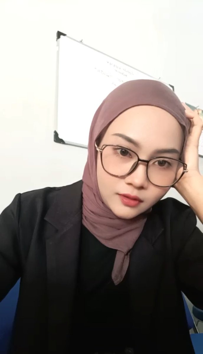 ykhioooo's tweet photo. Permisi mbamba bca numpang lewat https://t.co/ksPRhAJWcw
