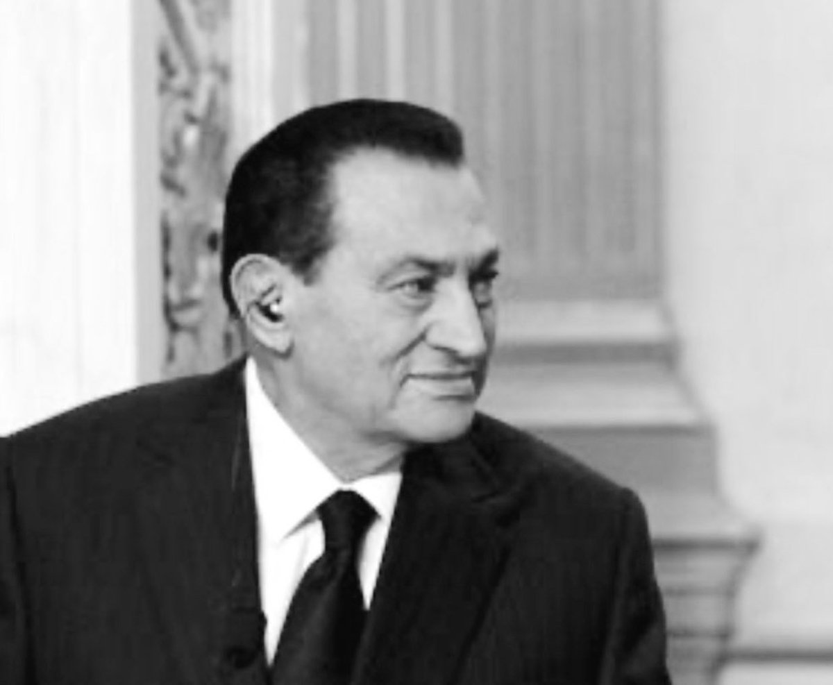 فتصدَّقُوا بالصَّمتِ إن كُنتم بِلا

 كَرمٍ ولا قَولٍ لطيفِ المنطِقِ! 

لقائله 

رحم الله سيادة الرئيس حسني مبارك وأسكنه فسيح جناته.