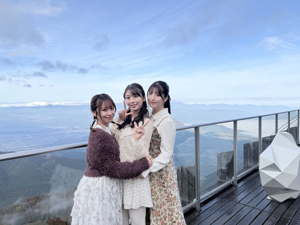 MorningMusumeMg's tweet image. 12期バスツアー💜🩷🧡
ありがとうございました！！

雲海も見れてスペシャルな2日目でしたね✨️

2日間沢山の思い出ありがとうございました！🍎

 #野中美希  #牧野真莉愛  #羽賀朱音
 #12期バスツアー
 #モーニング娘25
 #🍎🦍🎺🎉📺