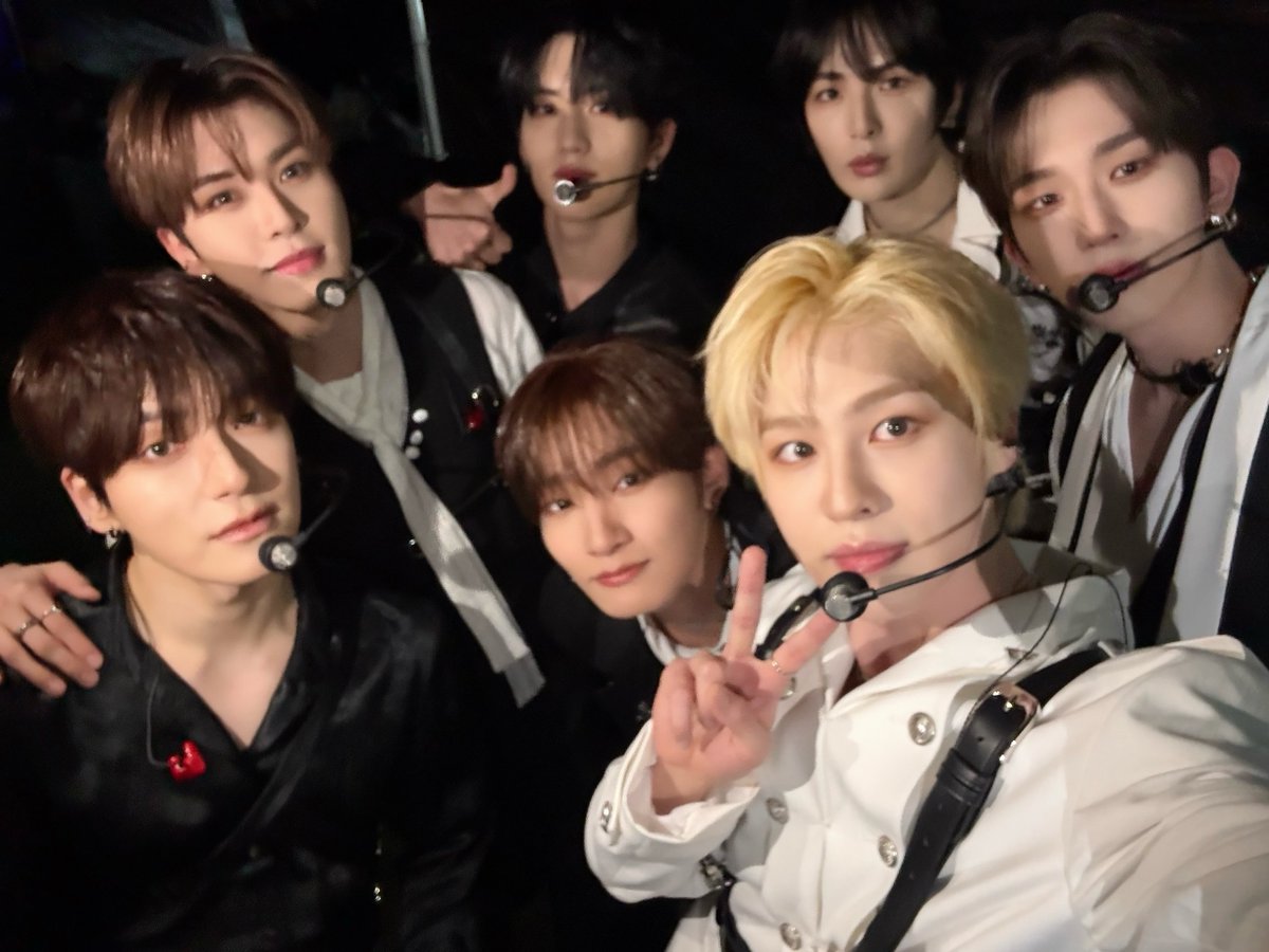 [🎁]
오랜만이라 더 신났던 INK 콘서트🔥
제니스 덕분에 무대 위도 마음도 꽉 찼어요💝

#EPEX #이펙스 #Eight_Apex #위시 #뮤 #아민 #백승 #에이든 #예왕 #제프 #INK콘서트