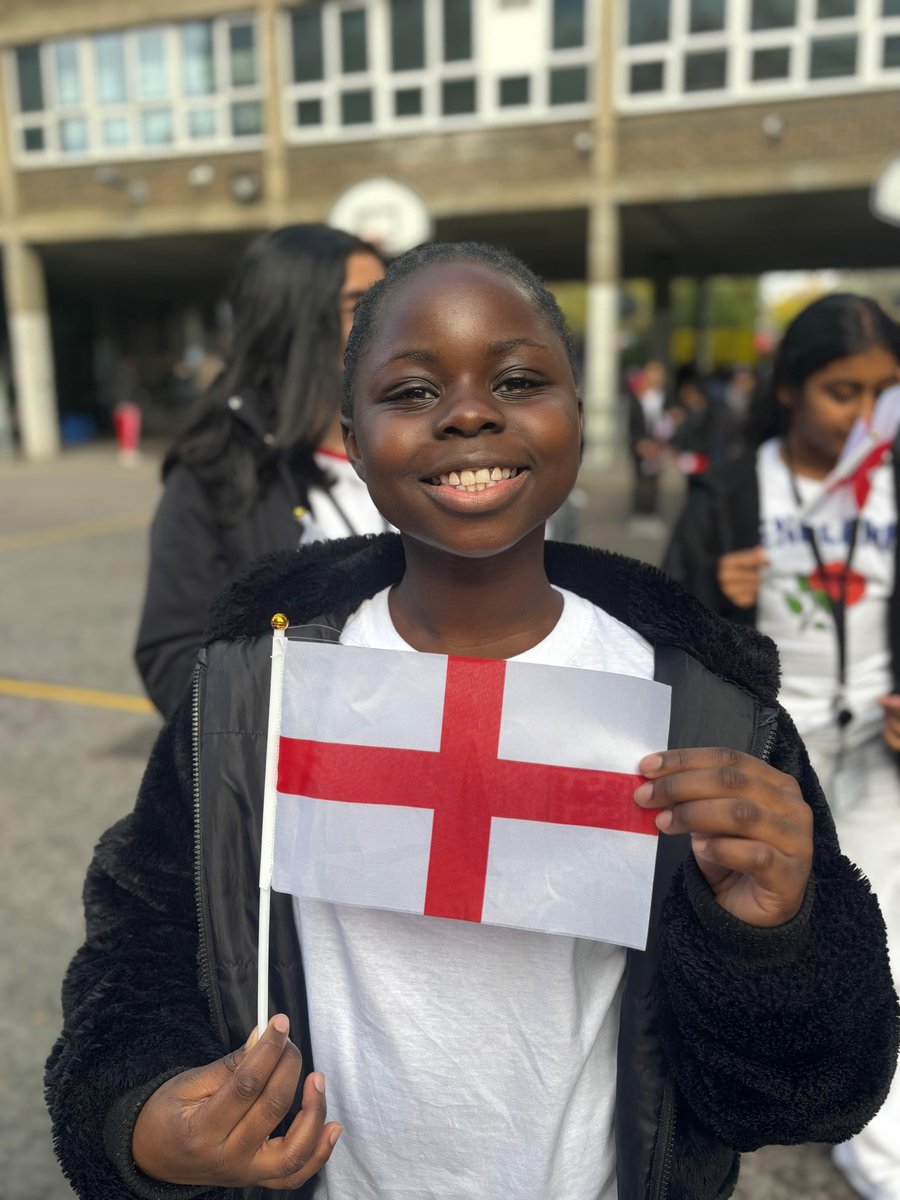 Miss_Snuffy's tweet image. Three hundred Michaela kids off to Rugby League today! 

Twenty of our kids taking the England flag onto the pitch at Wembley!🥳

Racists stay the hell away from my kids and do not comment or I will report.