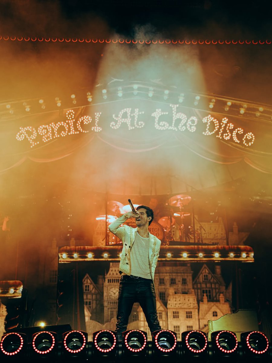 Brendon Urie Th!ngs tweet media