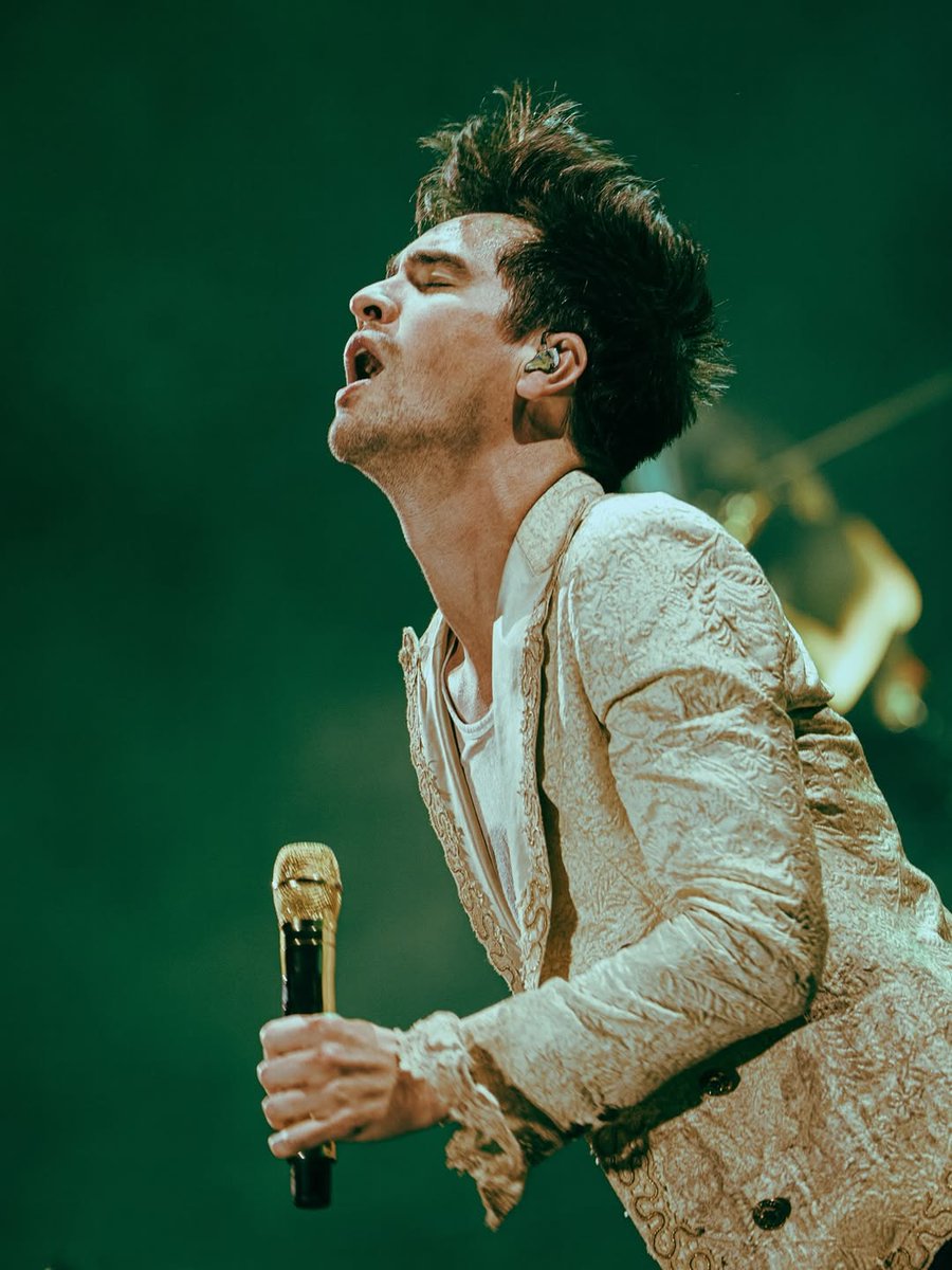 Brendon Urie Th!ngs tweet media