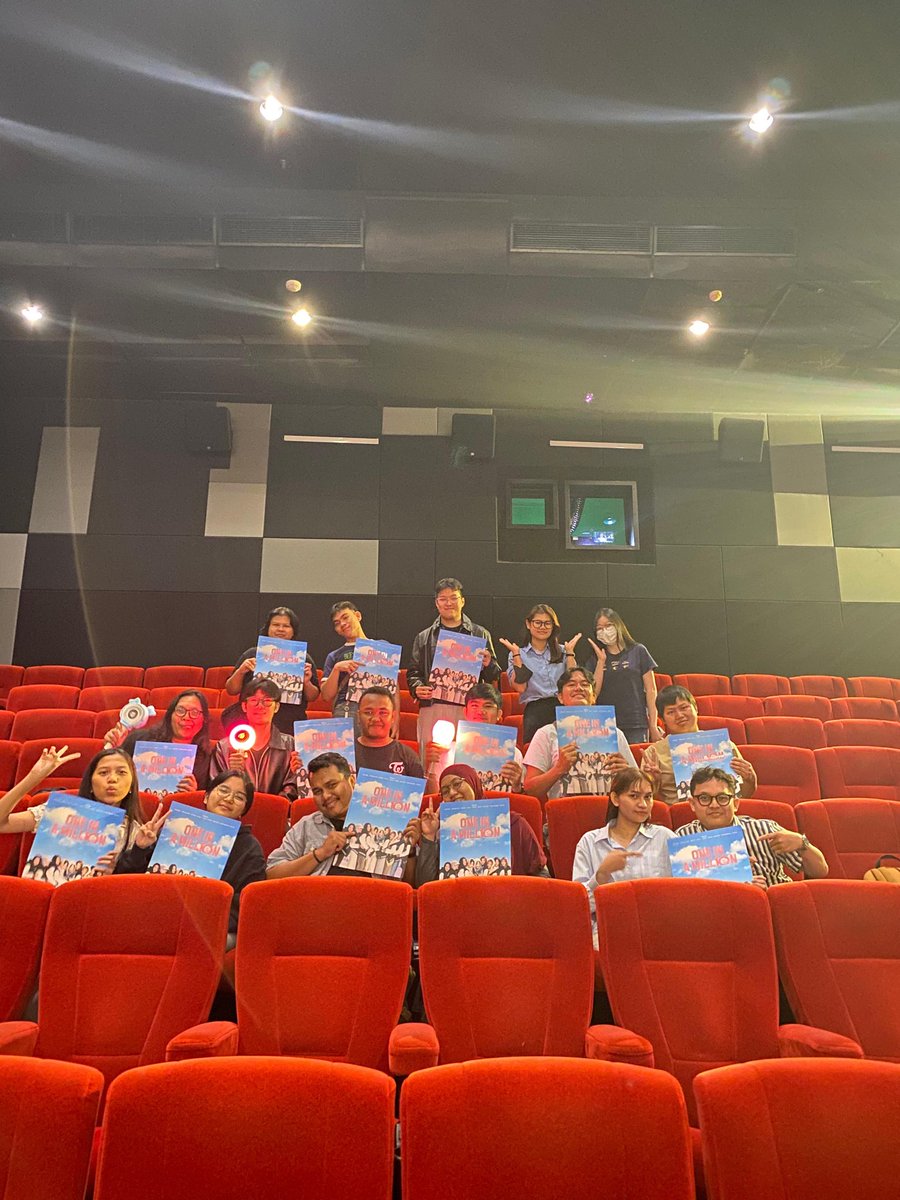 TWICE_INAteam's tweet photo. Nonton bareng ONE IN A MILL10N ONCE Medan 💕

— 22 Oktober 2025

cr. seputar_nayeon

#트와이스 #ONEINAMILL10N https://t.co/UNwBXapa3i