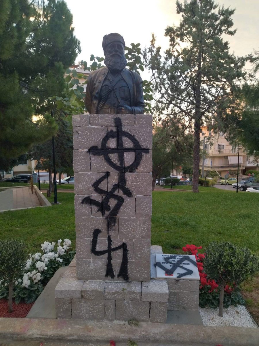 Με αφορμή αυτό εδώ, κάποια συμπεράσματα: 1. Ακόμη τον φοβούνται και τον σιχαίνονται, άλλωστε δεν είδα πολλούς δεξιούς να ενοχλούνται από τα ναζιστικά σύμβολα. 2. Πάντα σα τα ποντίκια ή πολλοί μαζί ή νύχτα. 3. Τα σύμβολα αυτά σβήνονται, όσα τους έκανε όχι. Αθάνατα σαν αυτόν.