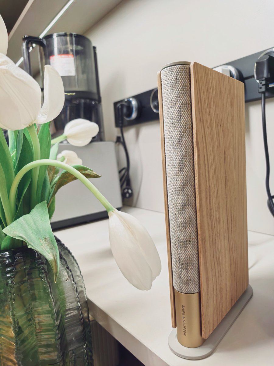 Laughing____'s tweet image. First B&amp;amp;O speaker — my Programmer’s Day gift 🎁
Clean lines, warm wood, and that unmistakable Scandinavian calm.
Perfect balance between code and design.✨

#BangOlufsen #ScandinavianDesign #ProgrammersDay