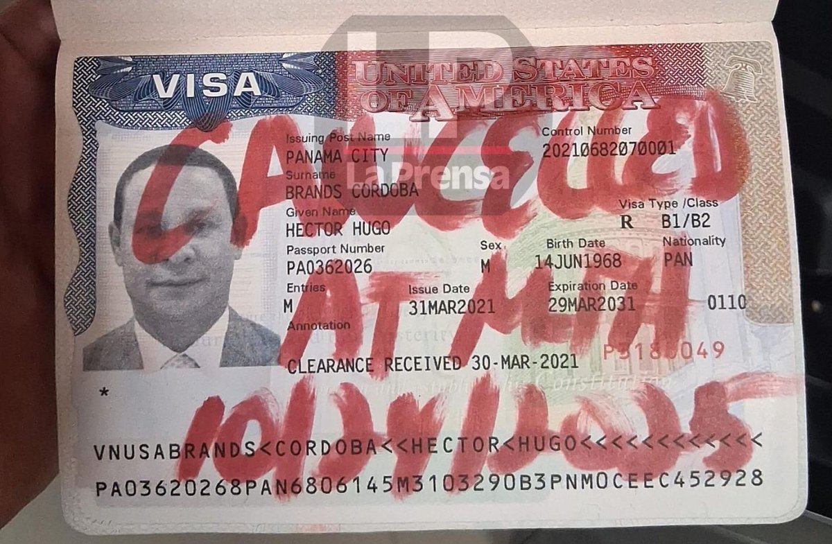prensacom's tweet image. Así quedó estampada la visa de Estados Unidos en el pasaporte de Héctor Brands, a quien no le permitieron el ingreso a ese país este viernes 24 de octubre de 2025. prensa.com/politica/hecto… a través de @prensacom