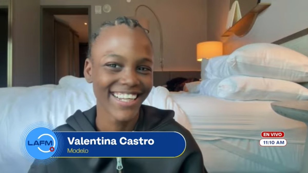 Valentina Castro cuenta cómo llegó al desfile de Victoria's Secret. youtube.com/watch?v=DATzEX… #Hablaconella <a href="/lafm/">La FM</a>