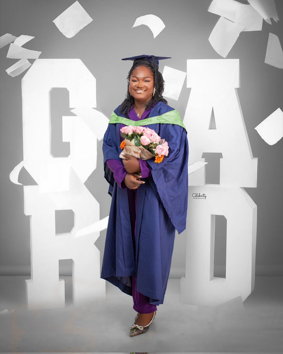 AdebayoOla56981's tweet image. I felt behind because admission took longer than expected. I once cried because I didn’t get the course I wanted. But looking back now,I see that every delay was a divine direction. Look who is graduating BEST GRADUATING STUDENT DEPARTMENT OF PHYSICS 🙌😁
#UNILORIN40thconvocation