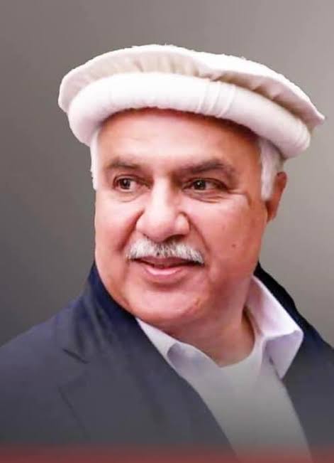 سید ظاہر علی شاہ ایک نام نہیں، بلکہ ایک عہدِ وفا اور خدمت کا استعارہ ہیں۔ اُنہوں نے ہمیشہ سیاست کو عوامی خدمت اور نظریے کی بنیاد پر اپنایا۔ بطور سابق صوبائی وزیرِ صحت اور سابق صوبائی صدر پاکستان پیپلز پارٹی خیبرپختونخواہ، اُنہوں نے اپنی صلاحیتوں، محنت اور خلوص سے عوام کے دلوں میں