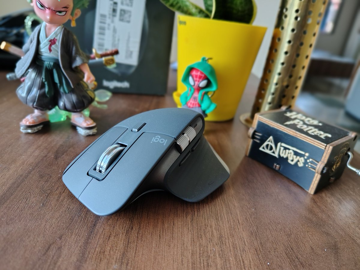 ShreyaRane_'s tweet image. Logitech MX Master 🎇🔥🔥🔥

Got this ₹9000 🖱️ Super Techie mouse from Amazon for just ₹3999 💸

Trust me, every other mouse feels useless compared to this beast 😎🔥
👇👇👇
amzn.to/47eTrRG

#DiwaliSale #HappyDiwali #Trading #Adani #StockMarket #mouse