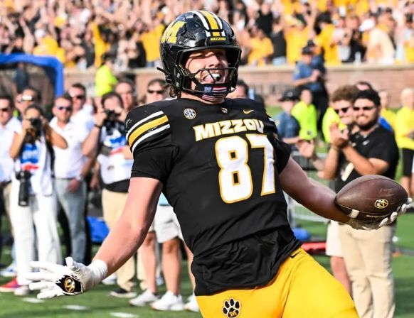 Draft Countdown (@draftcountdown) on Twitter photo Missouri TE Brett Norfleet is having a season for the Tigers, and as <a href="/brianlamb_ISN/">Brian Lamb</a> breaks down, he is a day three value pick in the 2026 NFL Draft. 
draftcountdown.com/2026-nfl-draft… Missouri TE Brett Norfleet is having a season for the Tigers, and as <a href="/brianlamb_ISN/">Brian Lamb</a> breaks down, he is a day three value pick in the 2026 NFL Draft. 
draftcountdown.com/2026-nfl-draft…