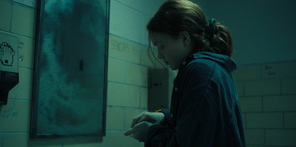 one thing we don’t give stranger things credit about is it knows its colors WELL