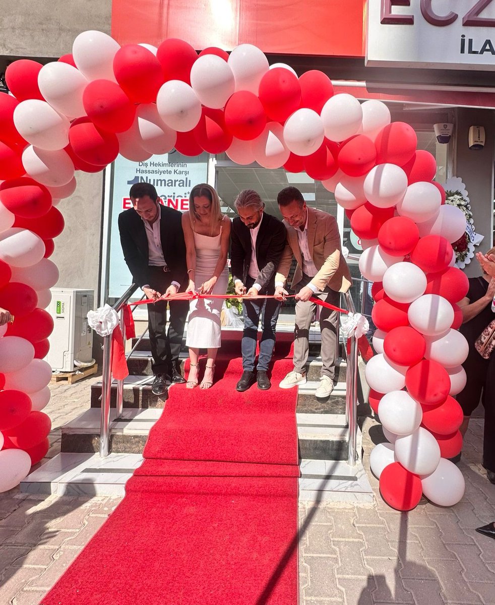 Mersin'in Mezitli ilçesinde hizmet vermeye başlayan İlayda Eczanesi'nin açılışı,  Yönetim Kurulu Başkan Vekilimiz Ecz. Göksel Dönmez, Yönetim Kurulu Yedek Üyemiz, Bölge Temsilcimiz, Mesul Müdürümüz, Bölge Müdürümüz ve Saha Yönetmenimizin katılımıyla gerçekleşti.
Ortağımız Ecz.