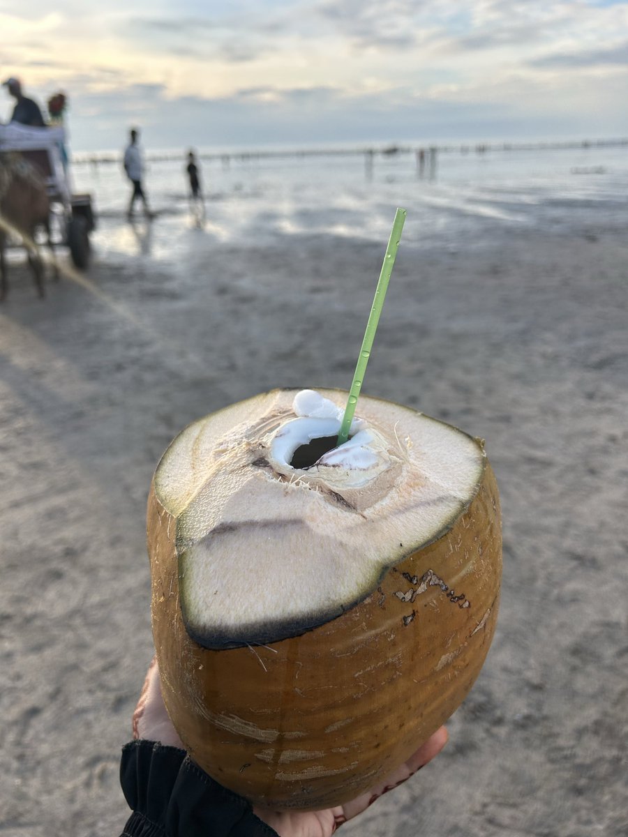 burrgggeeerrr's tweet image. my happy place 🫶🏻