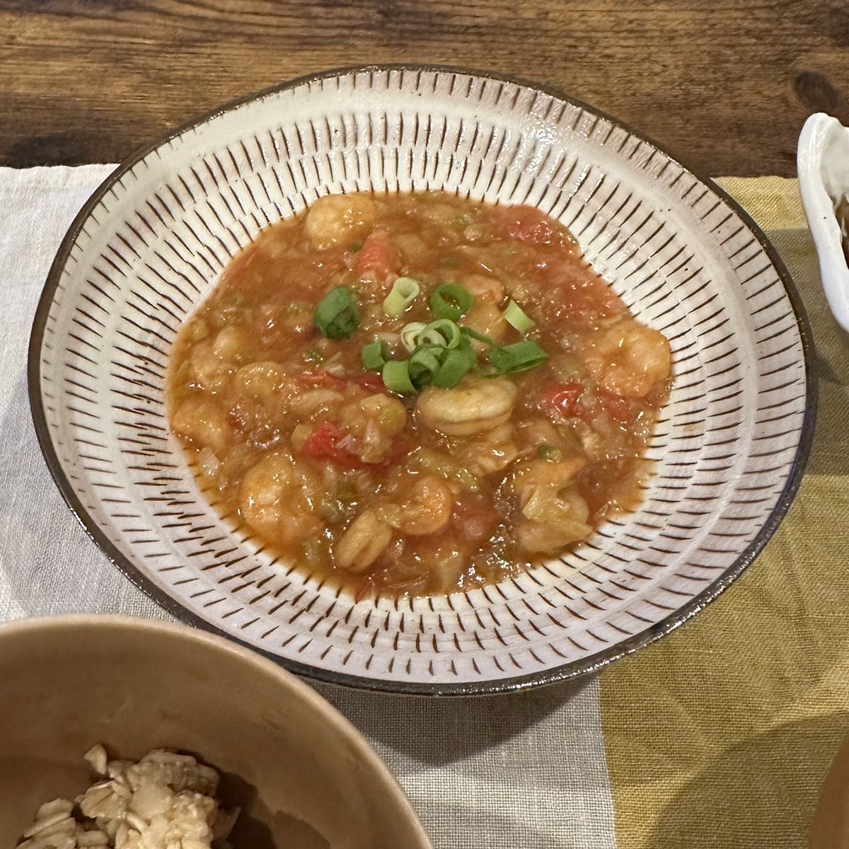 OJ_Japan's tweet image. 「ミニトマトでフレッシュエビチリ」
で検索してみて。
やっぱり長谷川あかり先生なんだけど。
なんでだよぅー、なんでこんなやり方でエビチリ作れるんだよぅー、と、なる。
そして一口ごとに「うま…」が止まらない。
#キッチンドランカーOJ
