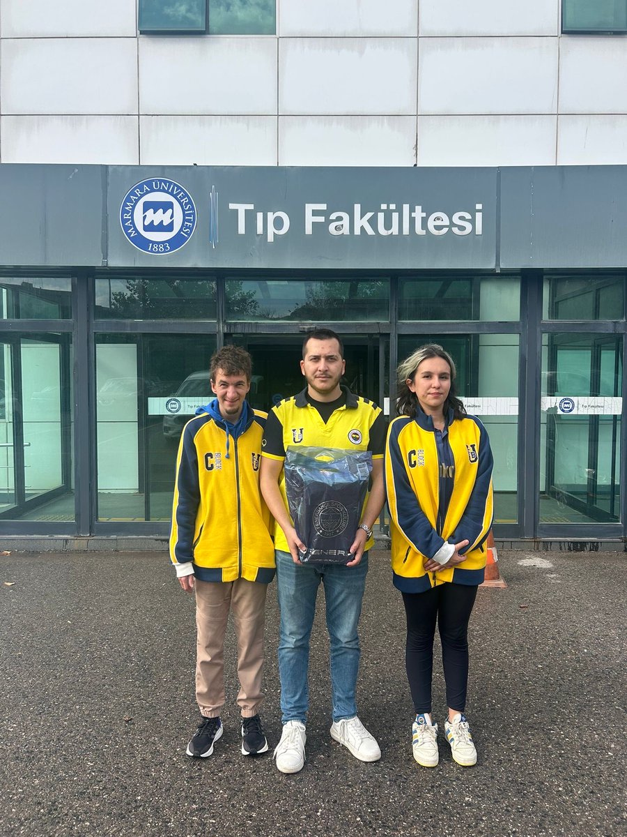 #ÜnifebCares projeleri kapsamında
1907 ÜNİFEB Maltepe Üniversitesi örgütlenmesi olarak "Leyla'dan Sonra" projesi adı altında Marmara Üniversitesi Hastanesi'nin onkoloji bölümünde tedavi görmekte olan kardeşlerimizin isteklerini yerine getirdik.