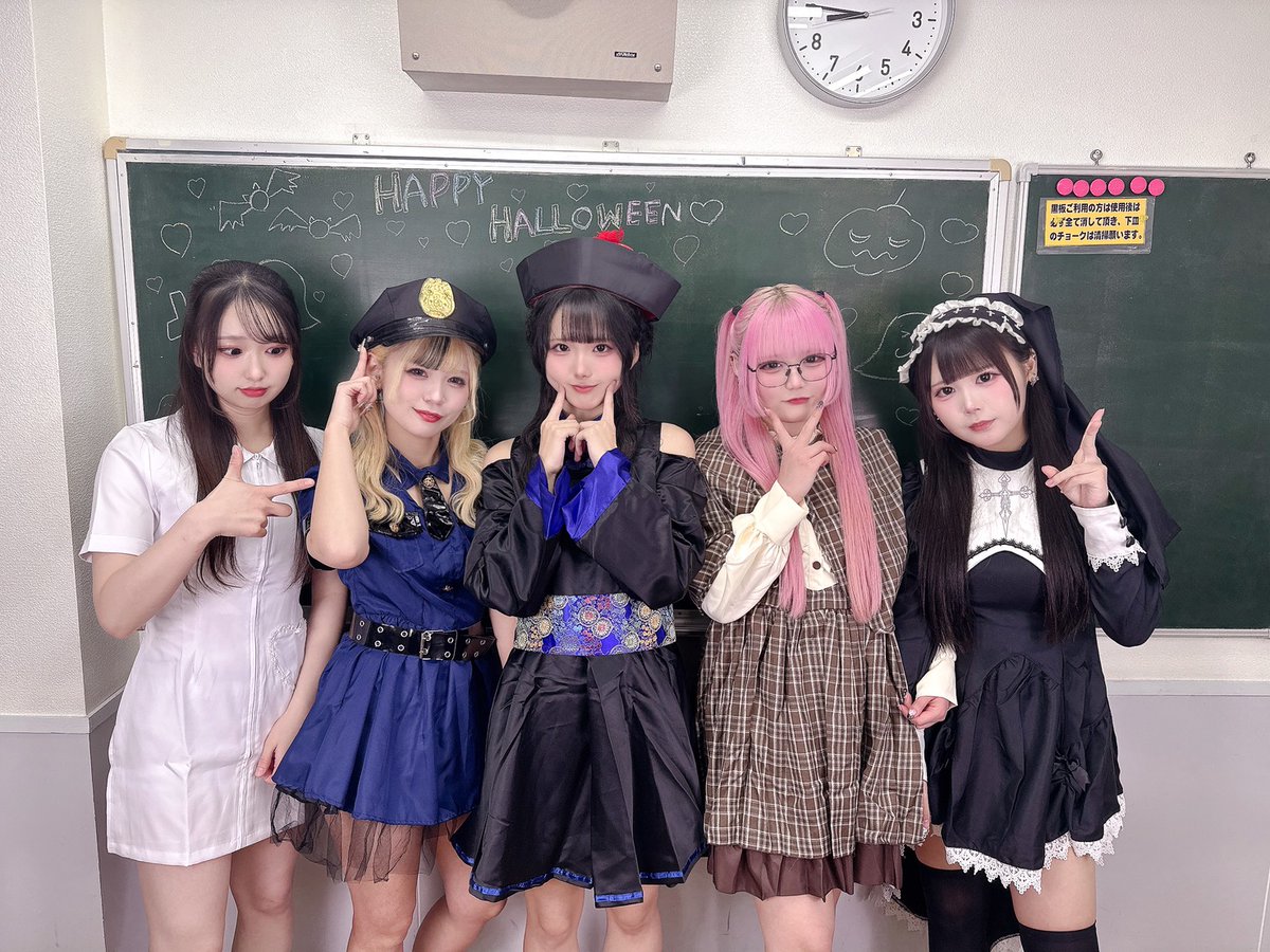 fsta2025's tweet photo. FProハロウィン撮影会
ありがとうございました🎃

ハロウィンらしく
色んなコスプレのメンバーは
いかがでしたでしょうか💖

明日はFProハロウィンライブと
ハロウィンカフェです！🎃👻
今日とはまた違ったコスプレなので
是非お楽しみに🌟

明日も待ってます❤️‍🔥 https://t.co/NjXDqPA1Ia