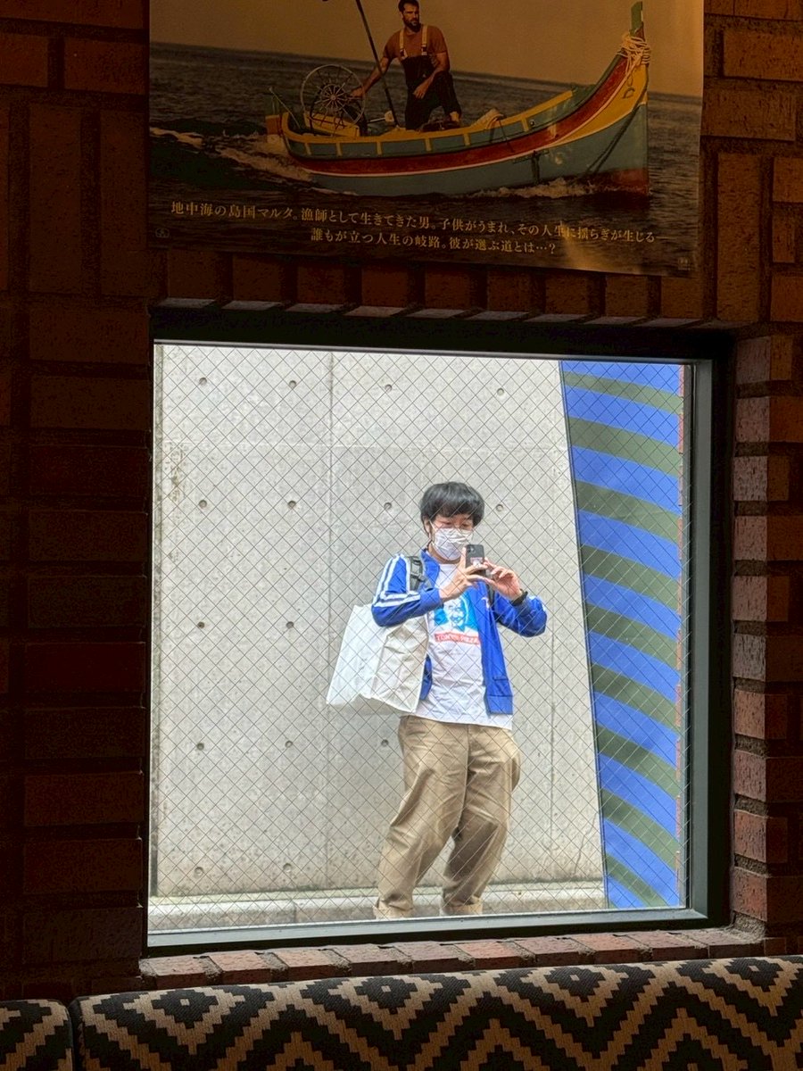 gomanzoku's tweet image. 『#worldwordwonder』4日目終了！
足元の悪い中 御来場頂いたお客様、気にかけてくださった皆様、本当にありがとうございました！日々素敵な感想も頂き感謝です！

残すは2ステ。
劇場入り初日にミキティに盗撮されてた写真を載っけときます。これ初日。明日は楽日。あっという間だ😢
#namakemono3