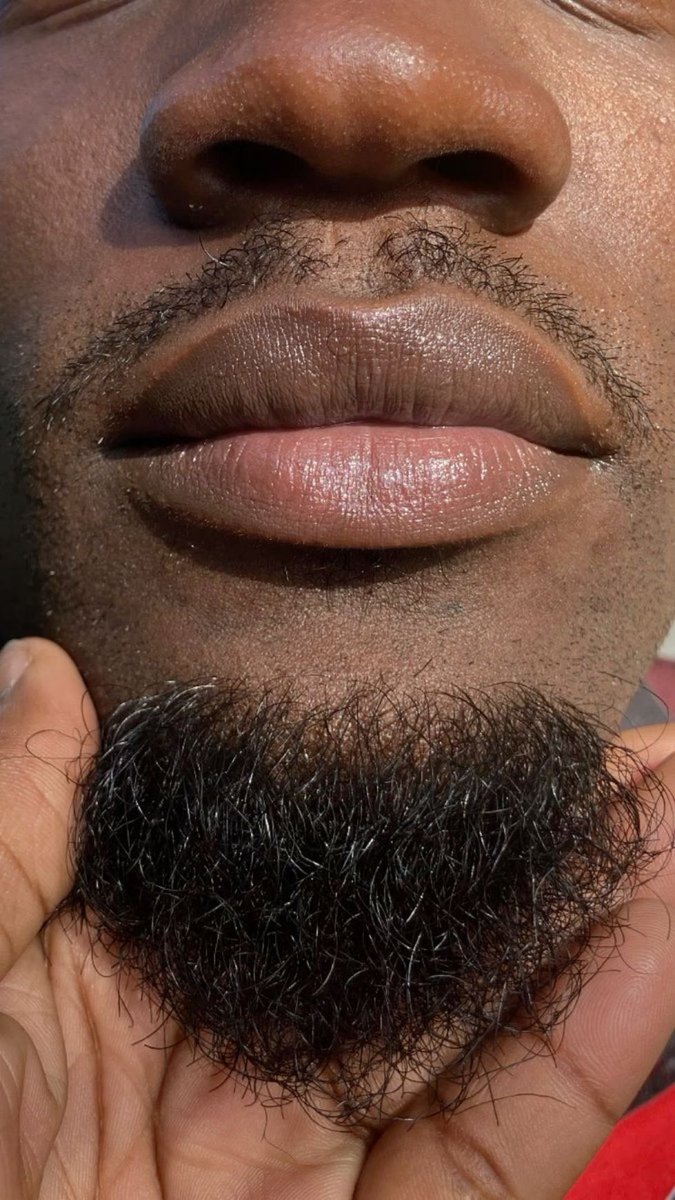 Sm0kers can’t relate, their lips don black finish