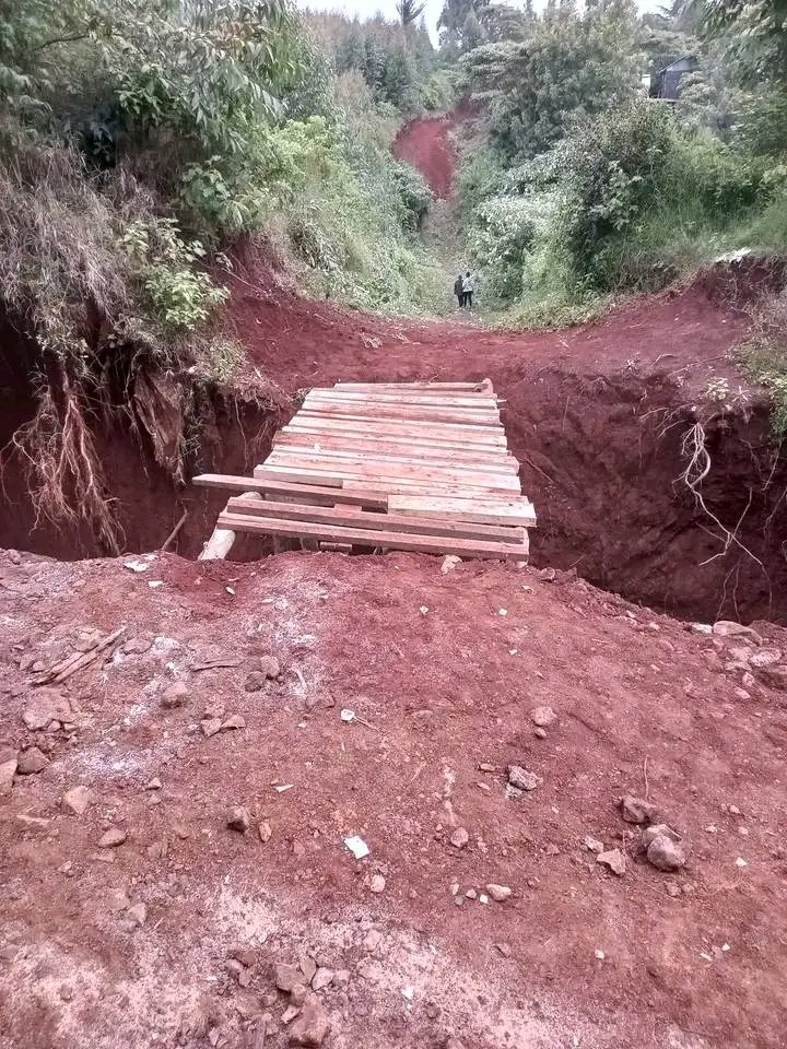 appachee's tweet photo. #WamatangiThePerformer meanwhile roads in Rironi kiambu county https://t.co/EaACIR6bJT