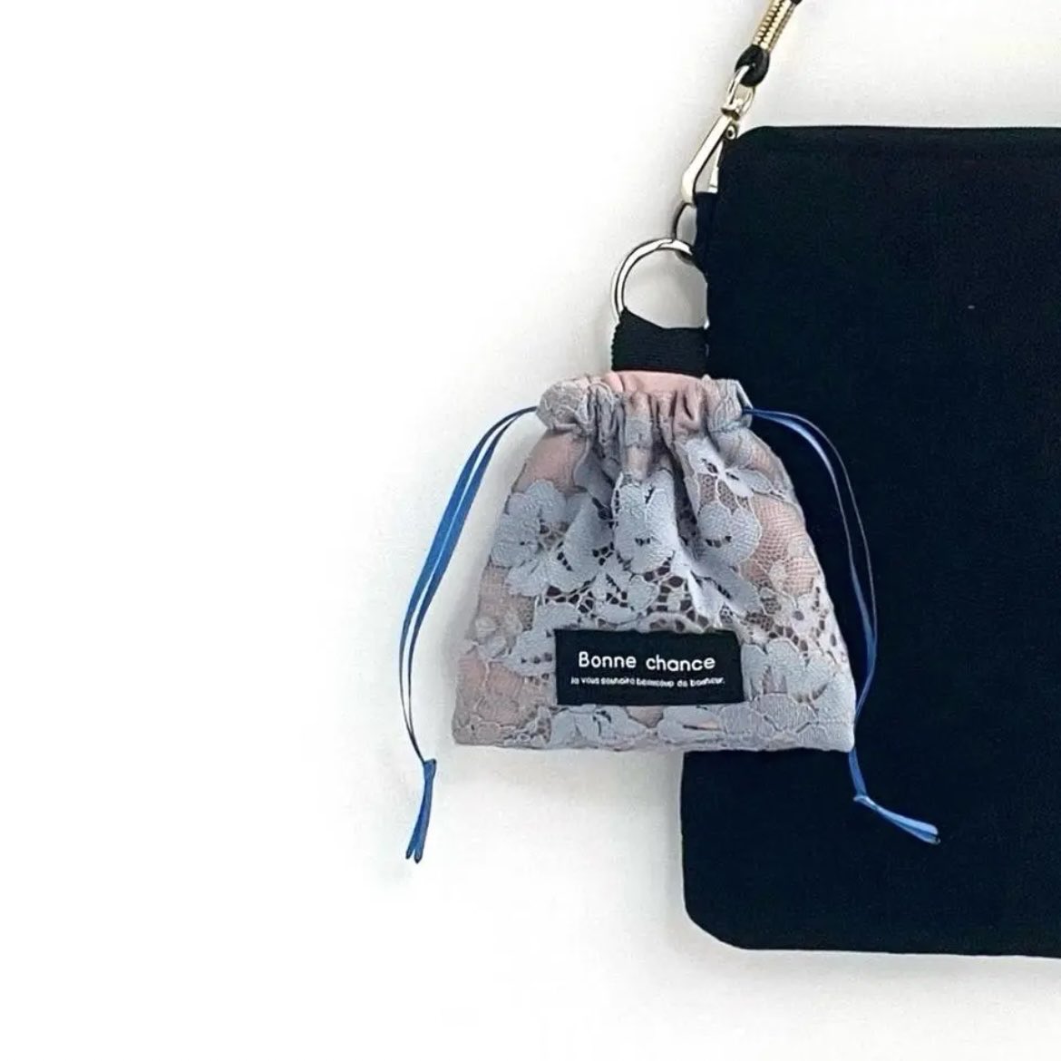 はなもも。刺繍 on X