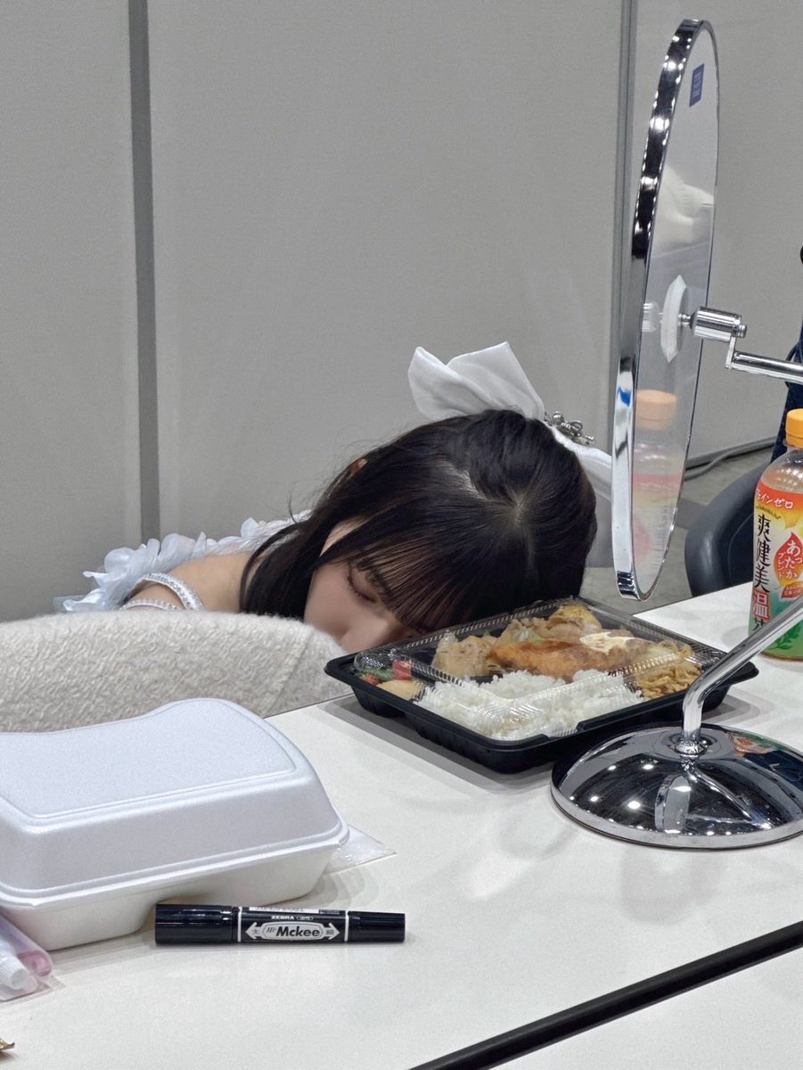 今日はうちらのリーダーもえちゃんのお誕生日！！もえちゃんおめでとう♡
本当に毎日ありがとう🩷
昨日みんなでおめでと〜！！って言えてとってもうれしかった🥰
もえちゃんのボケとツッコミが好きすぎていつも笑っちゃうの( ˶ˆ꒳ˆ˵ )

素敵な一年になりますように🎀

#蟹沢萌子生誕祭2025