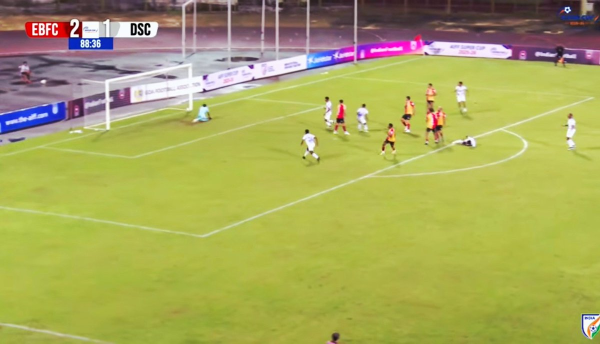 gunspeaks's tweet photo. đ¨ EAST BENGAL 2-2 DEMPO SC
đThe Sabotager #Debjit, both goals are too easy to be leaked #shameonyou Debjit, the worst keeper of #EBFC. Hope evaporated with the result, hamid & hiroshi both are B-grade and it is proved what i had predicted. #SuperCup2025 https://t.co/E90zighNX8