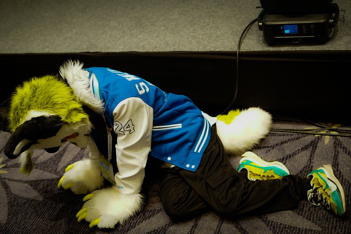 "뭐?!? 단체사진까지 3시간 남았다고? 이건 지옥이야!!😵‍💫"
📷<a href="/ETHEN7364/">ETHEN(에덴) 🔜 FURST CLASS</a> 
#fursuit #furry #FursuitEveryday
#FURRAID2025 #퍼레이드2025