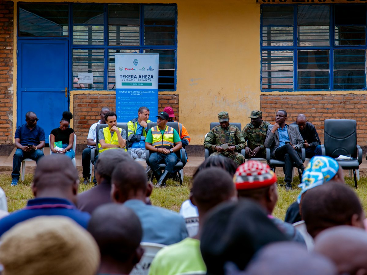 This Saturday, Rwanda Energy staff joined residents of Nyabihu District in #Umuganda to plant 11,500 agroforestry trees on two hectares in Kirebe village, Nyarutembe cell, Rugera sector. Residents were also reminded about the #TekeraHeza campaign, which promotes the use of