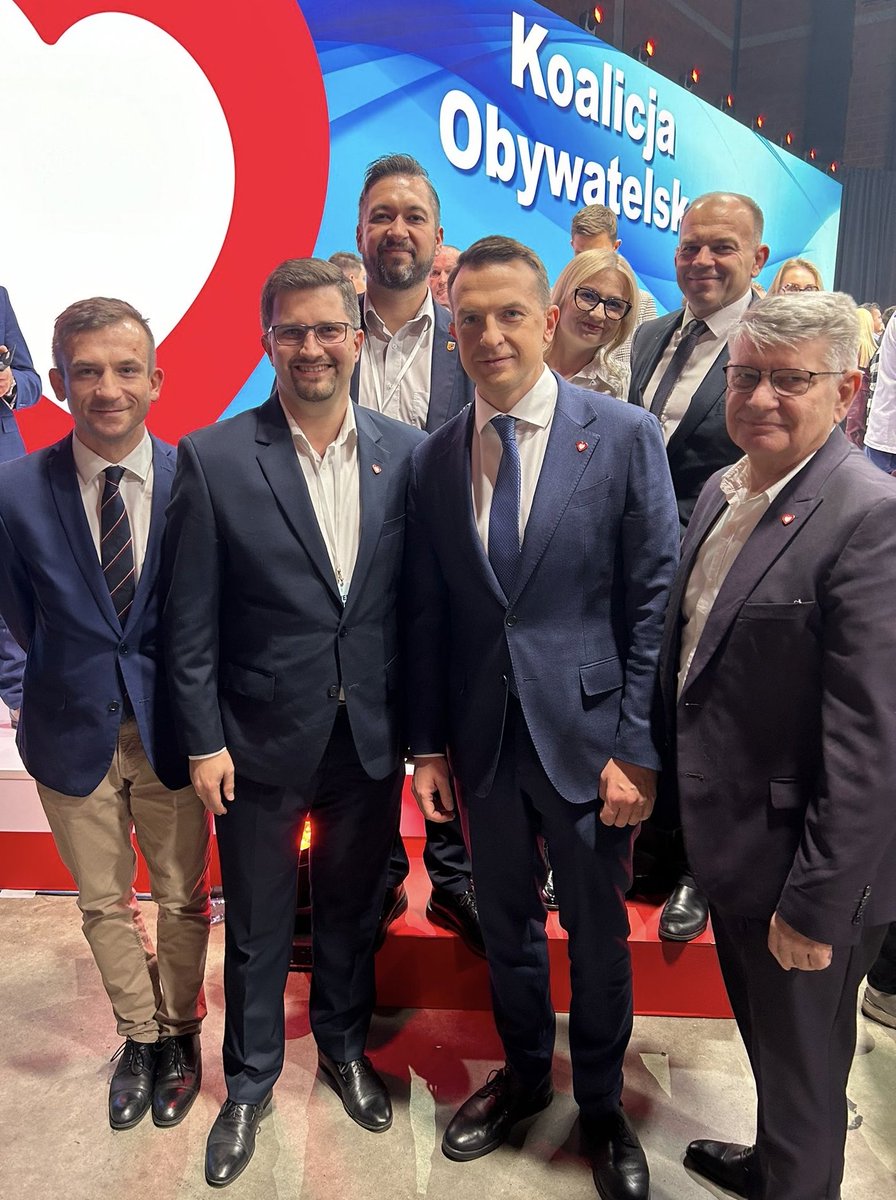 Sieradz_PO's tweet photo. Byliśmy, jesteśmy i będziemy silni. #KoalicjaObywatelska #ŁączyNasPolska https://t.co/7w6vWpcEek