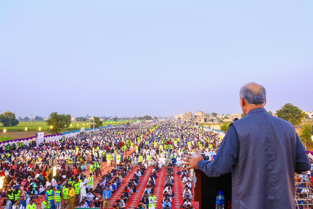 JIPOfficial's tweet image. Thousands gathered in Gujrat as Hafiz Naeem ur Rehman declared: “Free IT education is not a favor — it’s the right of our youth.” 
#BanoQabilGujrat