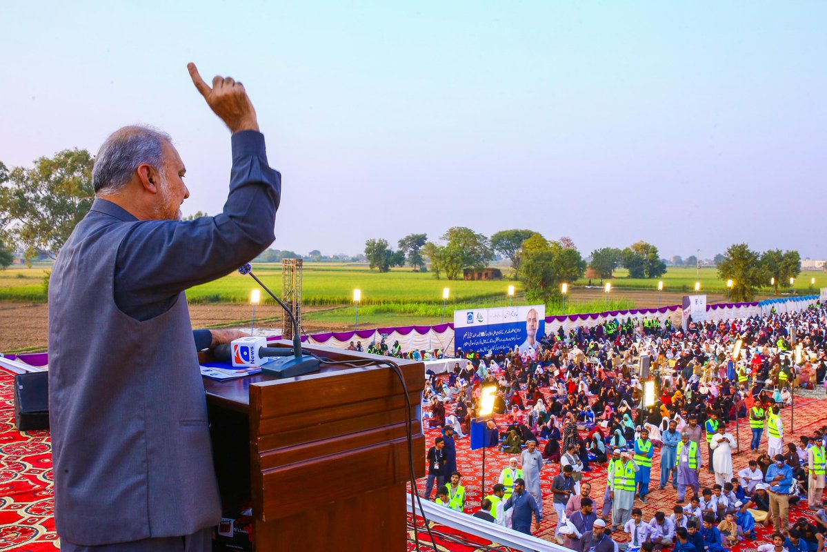 JIPOfficial's tweet image. Thousands gathered in Gujrat as Hafiz Naeem ur Rehman declared: “Free IT education is not a favor — it’s the right of our youth.” 
#BanoQabilGujrat