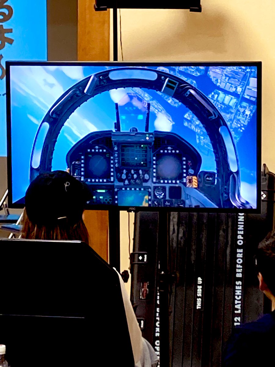 hp_kobayashi's tweet image. グラフィックがとても鮮やかな
体験用シミュレーターも
ありました(機種はF/A-18)
#RAZBAM
#HighRate