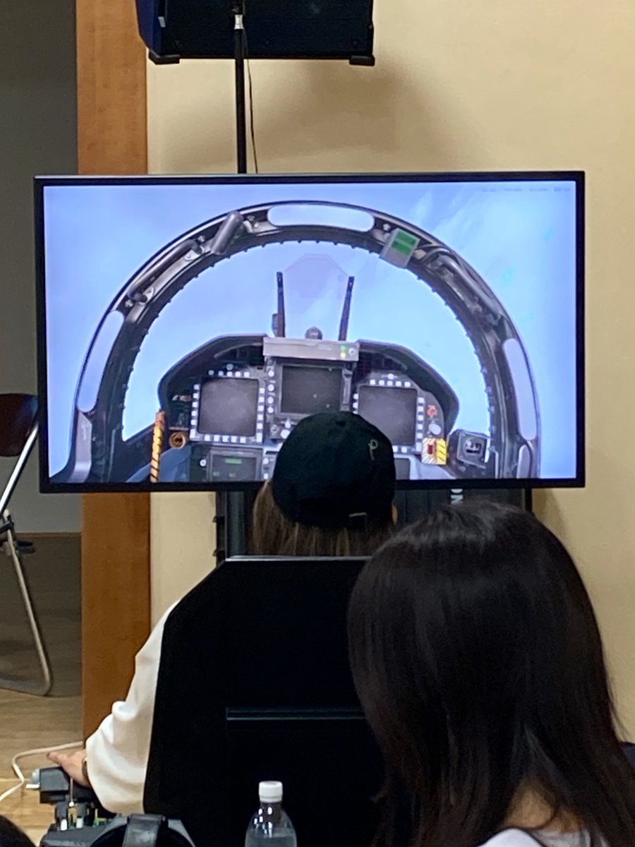 hp_kobayashi's tweet image. グラフィックがとても鮮やかな
体験用シミュレーターも
ありました(機種はF/A-18)
#RAZBAM
#HighRate