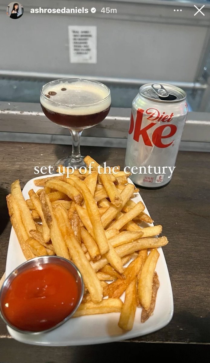 eli (@caprlcornangel) on Twitter photo 