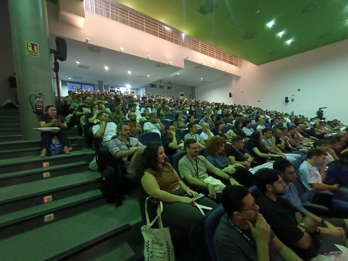 Hoy se celebra en Málaga la Biznagafest 2025. Si no habéis podido venir, se puede seguir el contenido y las charlas en redes (se van subiendo poco a poco): youtube.com/@biznagafest?s…