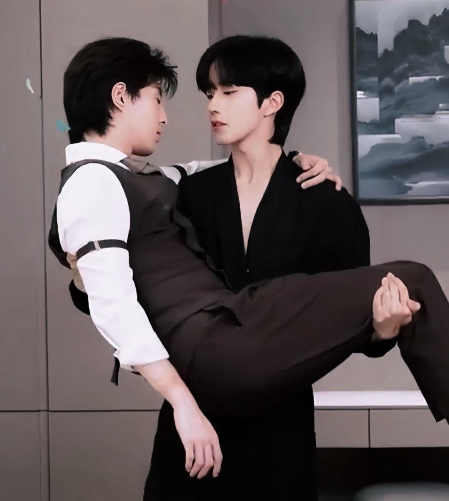 NanamiNishi's tweet photo. Younger top (23), older bottom (27)✅
Shorter top (183), taller bottom (185)✅
Pretty top, masculine bottom✅
Enigma x Alpha✅

#ABODesire
#DesireTheSeries https://t.co/3vCgiTzjLv