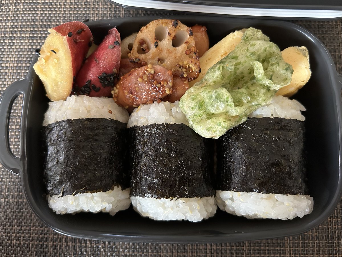 Hi friends.

I’ve forgot to post today’s my obento !

Today’s obento(lunch)
“Onigiri”
“Tamagoyaki”
“Chikuwa tempura”
“Stir fried renkon &amp; sausages with mastard”
“Sweet potatoes”

#japanesefood 
#homecooking 
#Lunchtime