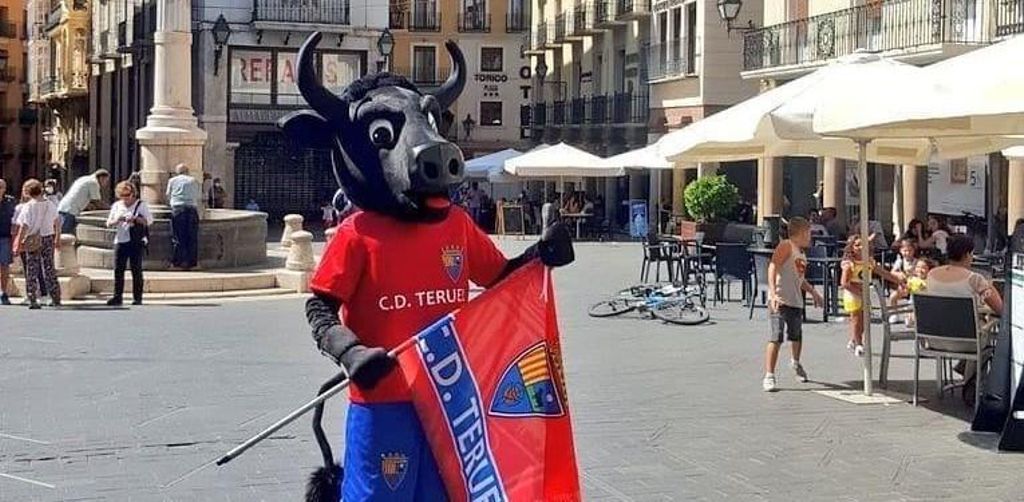 rfef_293483's tweet photo. ⭐ 𝟔𝟒 𝐌𝐀𝐒𝐂𝐎𝐓𝐀𝐒 𝐃𝐄𝐋 𝐅𝐔́𝐓𝐁𝐎𝐋 𝐄𝐒𝐏𝐀𝐍̃𝐎𝐋 (𝟏𝟏/𝟏𝟔) 

📍GENILÍN @SalermPG 
(arriba izquierda)

📍MURCIÉLAGO @valenciacf 
(arriba derecha)

📍DRAGONÉS @SDHuesca 
(abajo izquierda)

📍TORI @TeruelCd 
(abajo derecha)

🔹Encuesta 👇 https://t.co/ZFCUIUeE7Q