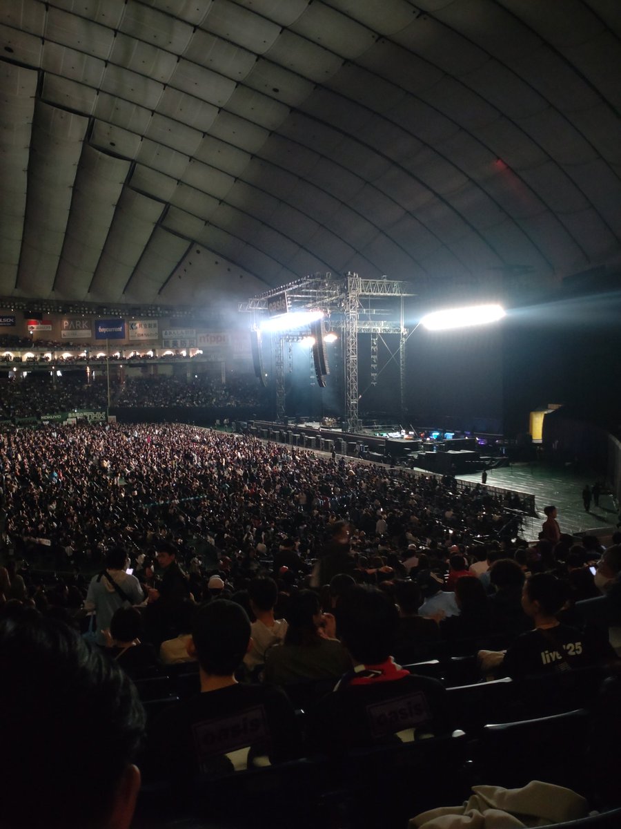 kick4444rock's tweet photo. 奇跡‼️OASISチケットが開演２時間前にゲット　　改札でたとこでこんな事するの初めて
　めちゃくちゃいい人でなんと定価で🔥
感謝です🙏 https://t.co/1JnWomiKmM