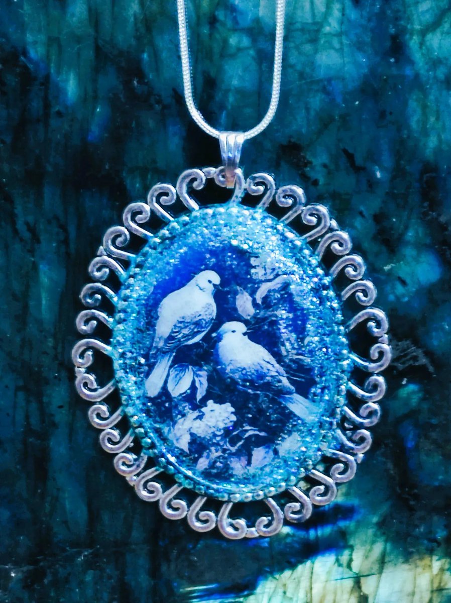 Collier couple d'oiseau bleu inséparables, cadeau de déclaration d'amour ou demande en mariage, oiseau bleu du bonheur etsy.me/4qpkmTK via <a href="/Etsy/">Etsy</a> 
REMISE EXCEPTIONNELLE 40 %