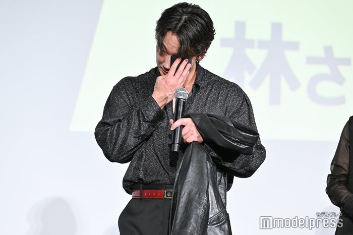 綾野剛、ステージ上で汗止まらず 
撮影中も汗操る「質も変えられる」

🔻写真・記事詳細はこちら
mdpr.jp/cinema/4668750

#愚か者の身分