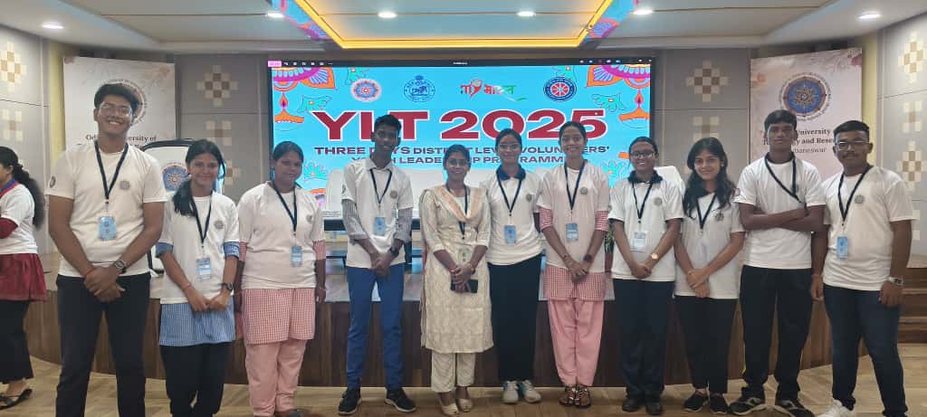 PMShriDMS64BBSR's tweet image. Our NSS volunteers attended the 3day District Youth Leadership Camp at OUTR, Bhubaneswar.Proud that Suhani Mohanty won 1st place in the singing competition!  Congratulations to all!

#NSSVolunteers #RIEBhubaneswar #pmshridmsbbsr #PMShriDMSchool #OUTR  #NSSIndia #NCERT #CIETNCERT