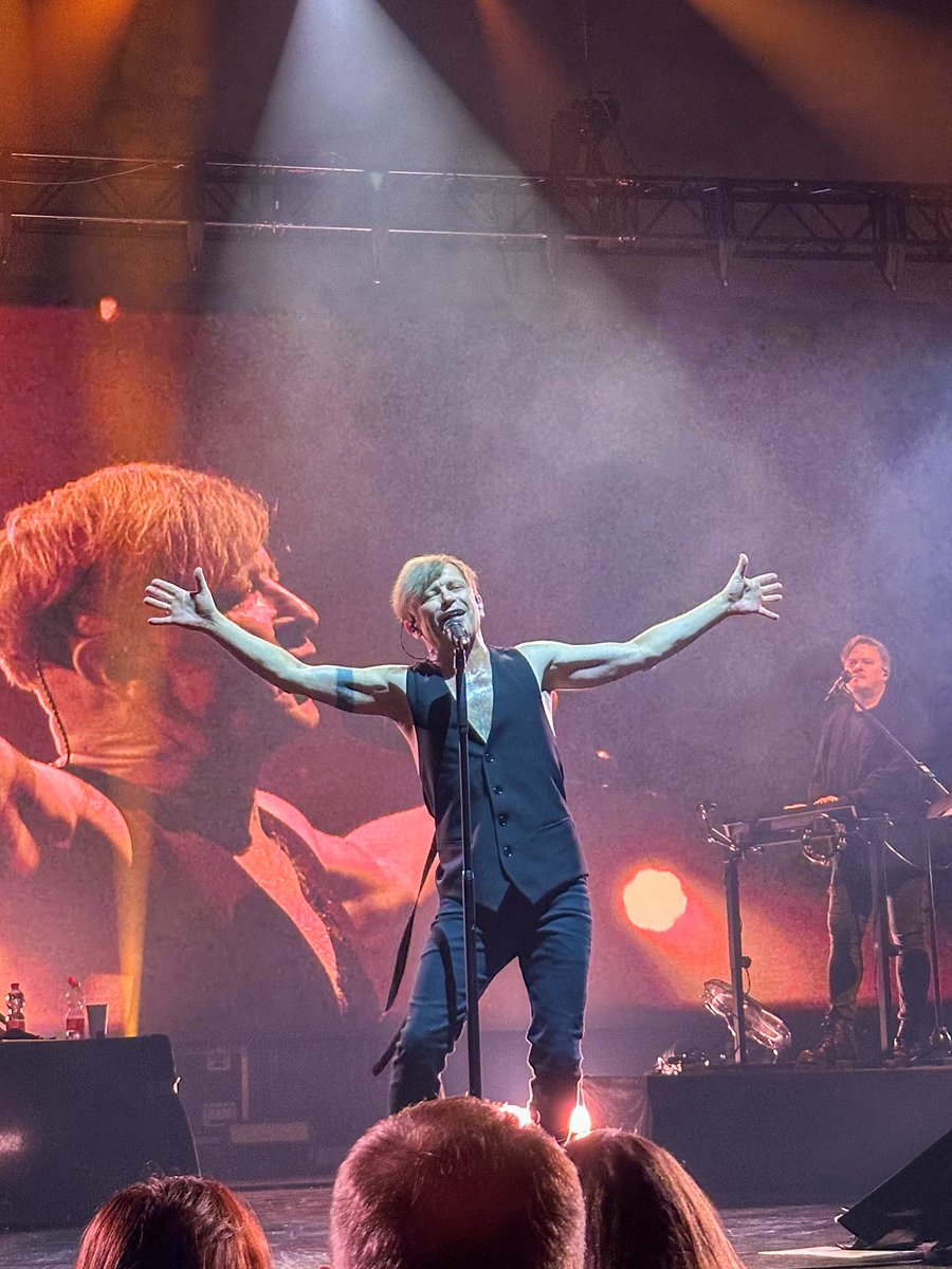 Daria Kron tweet media