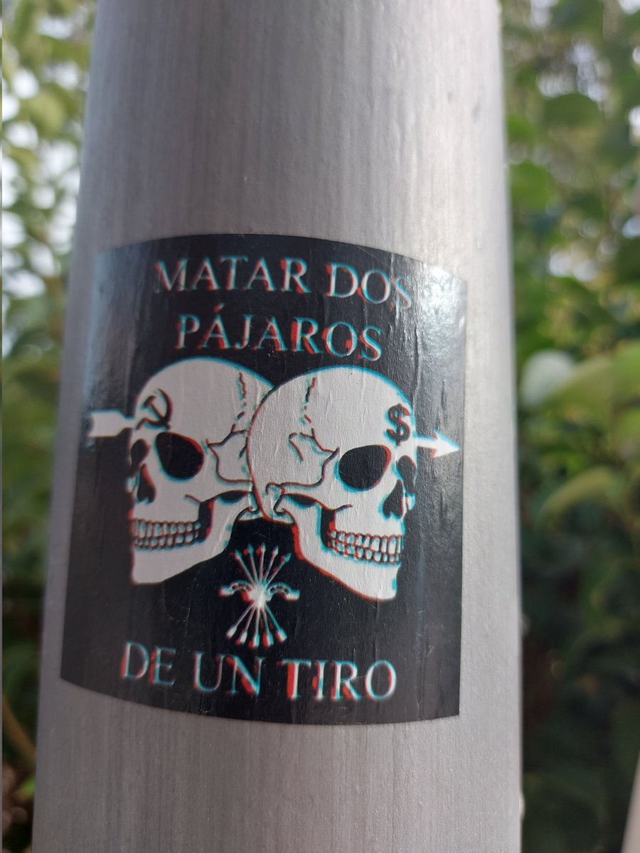 Alambretto's tweet photo. Gratas sorpresas que se encuentra uno por el barrio...
#NiMarxismoNiCapitalismo #HayFuturo. https://t.co/NaYPy8wxMQ
